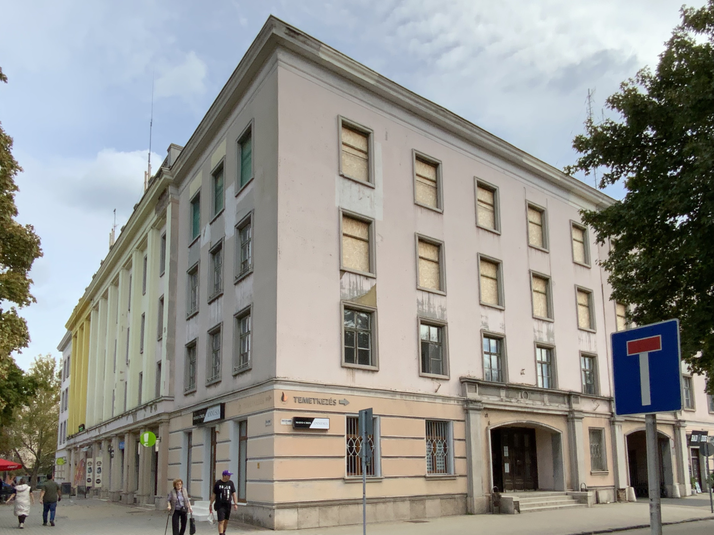 Dunaujvaros Udvar Kapu